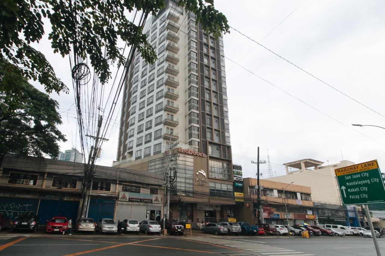 Reddoorz Premium @ West Avenue Quezon City Manila Exterior foto