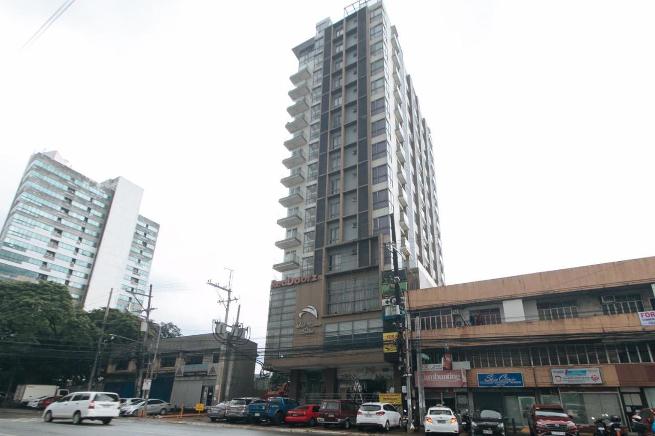 Reddoorz Premium @ West Avenue Quezon City Manila Exterior foto